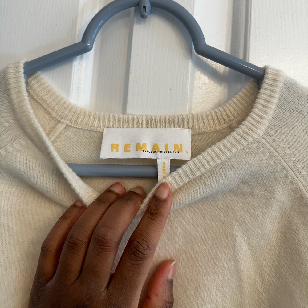 Remain Sweater - Picture 2 of 8